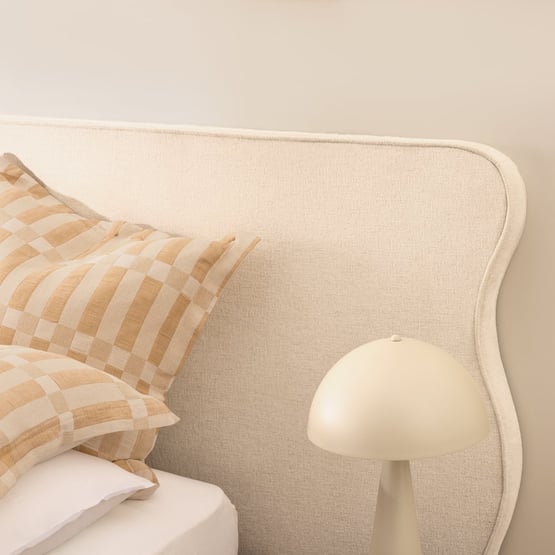 Della Vanilla Wide Bedhead